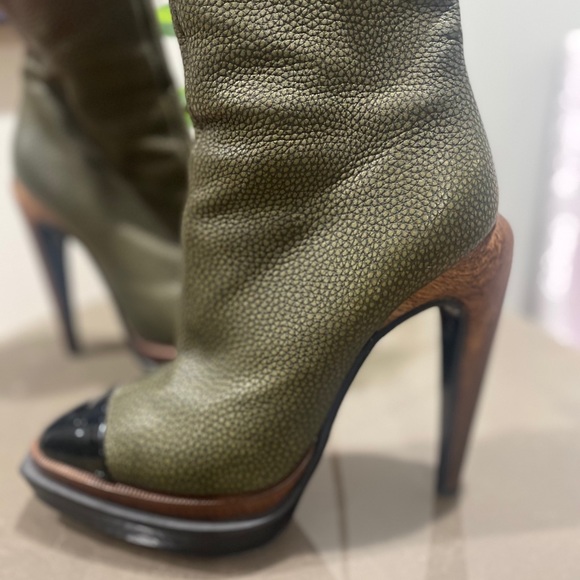 Ankle length Genuine Leather One of a kind Boot! - Picture 3 of 5